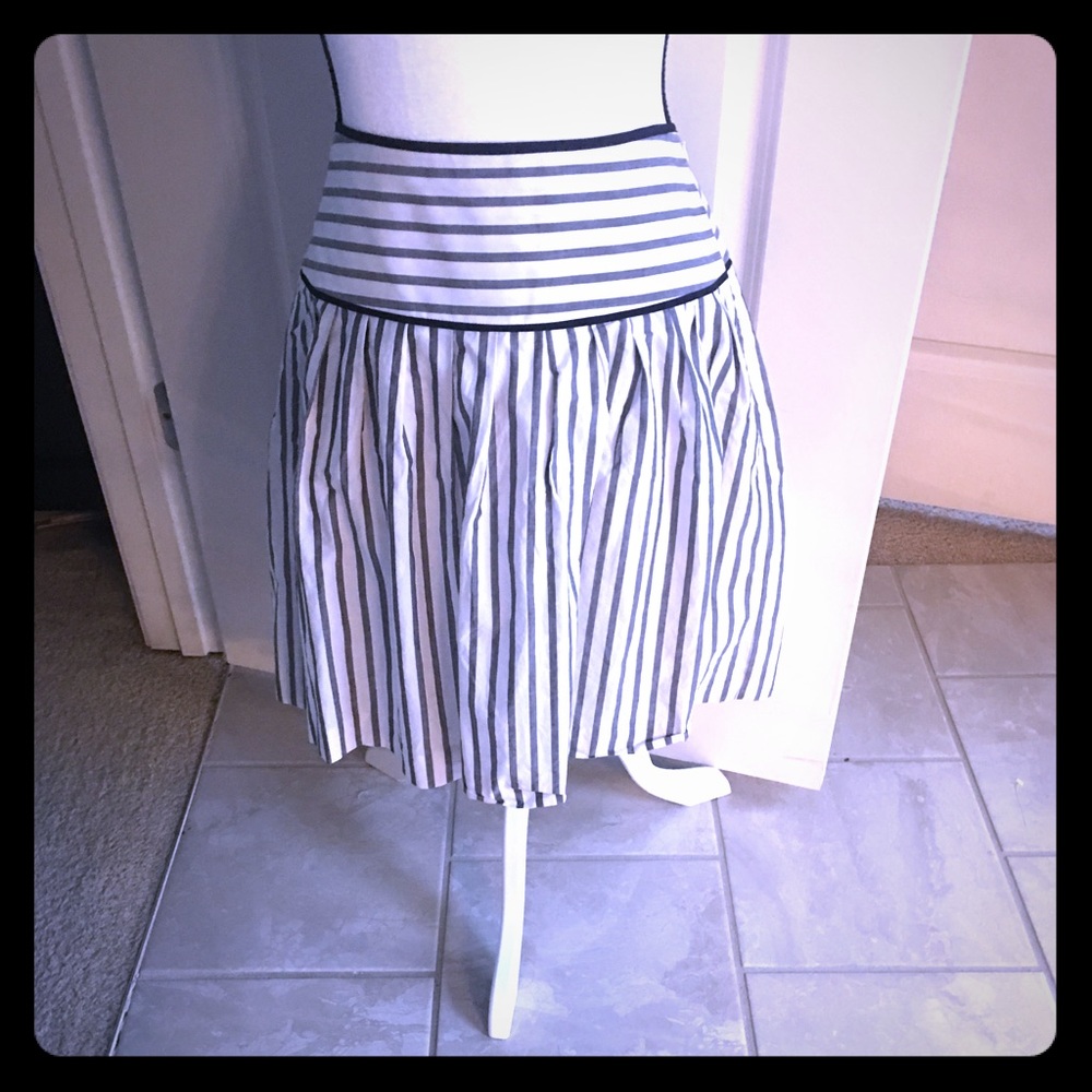 Ann Taylor Black& White full flowing lined skirt